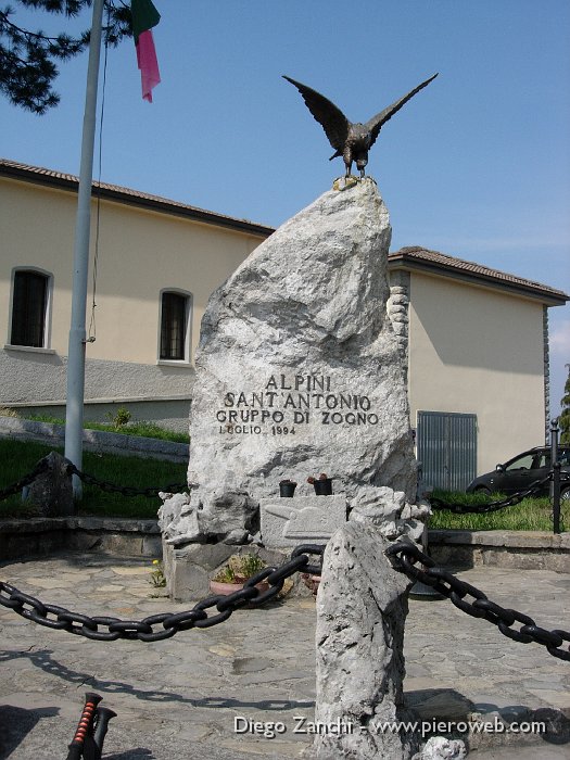 8 monumento agli alpini.JPG